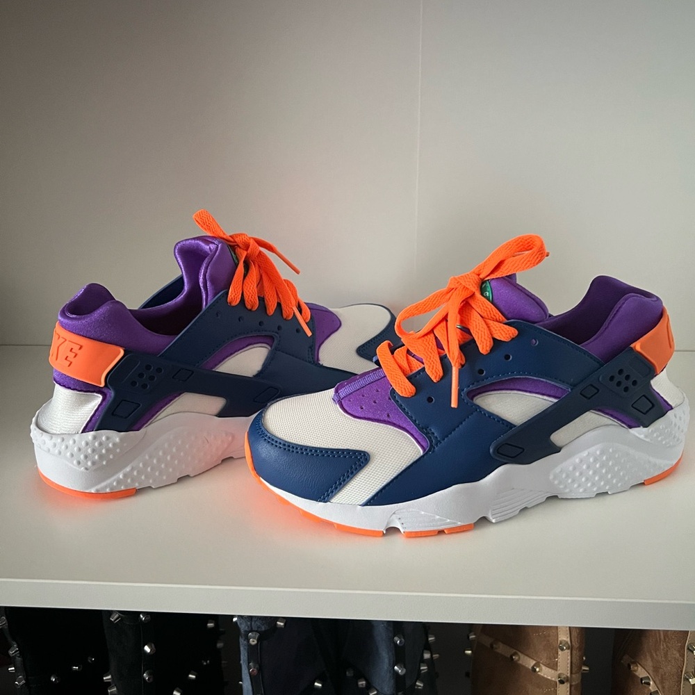Purple/orange Nike huarache
